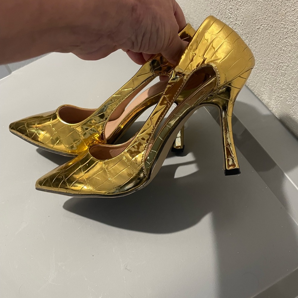 Elegant Gold Croc-Embossed Heels
